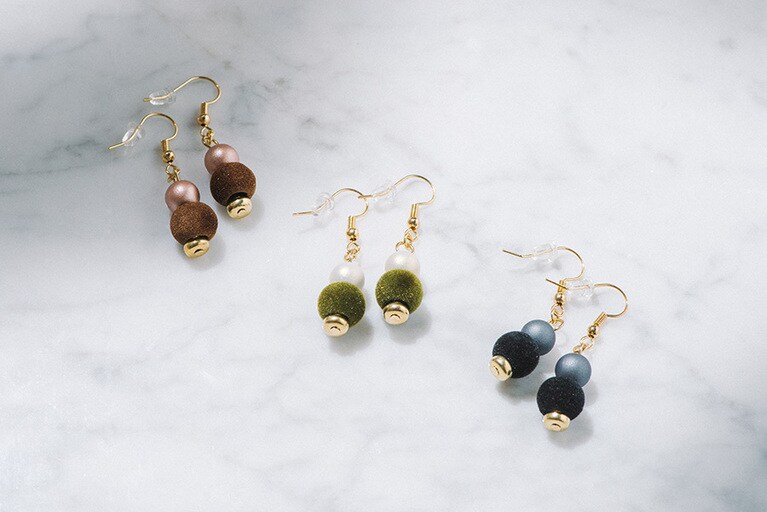 ピアス 各組 100円(100円ショップFLET’S ・百圓領事館) 。