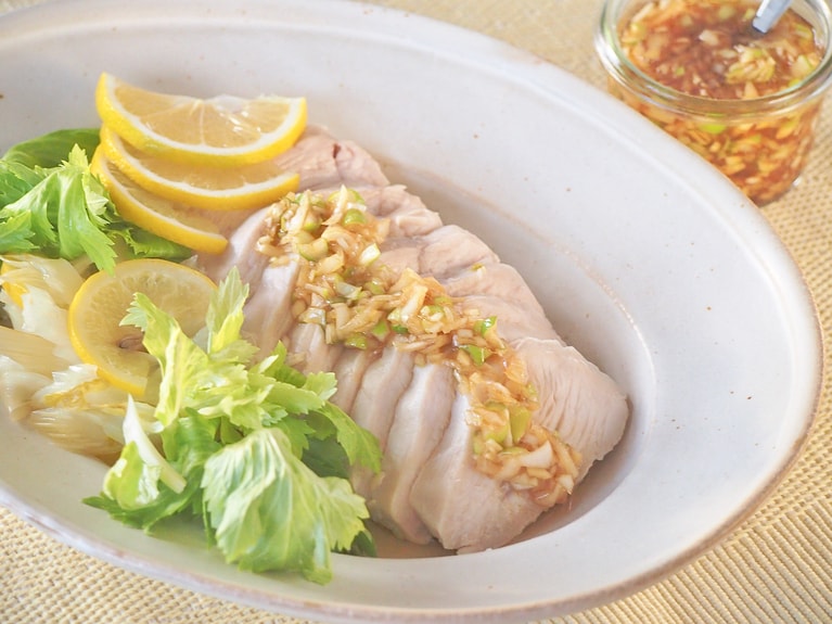 レモン蒸し鶏の香味ソース。