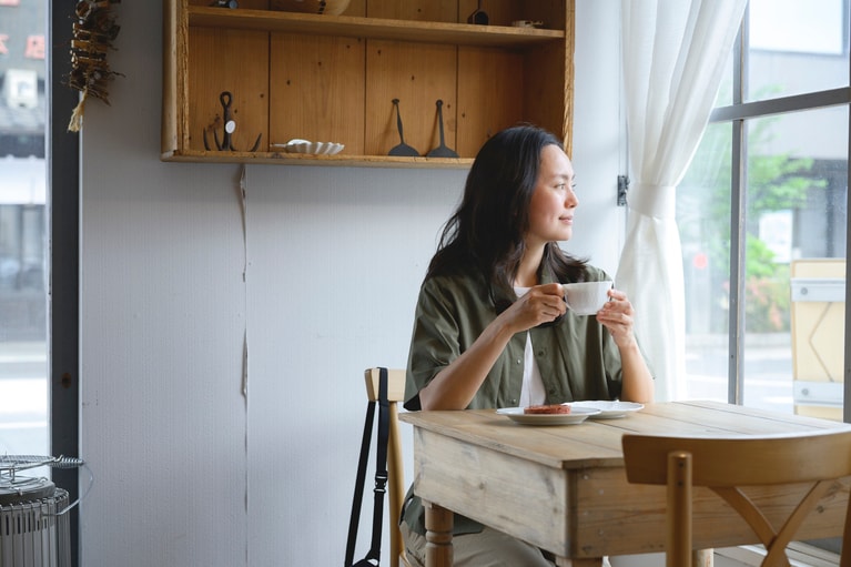 陽当たりのよい席で一服。