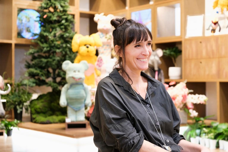 自身の新作展に際して来日した、アン・ヴァレリー・デュポン。