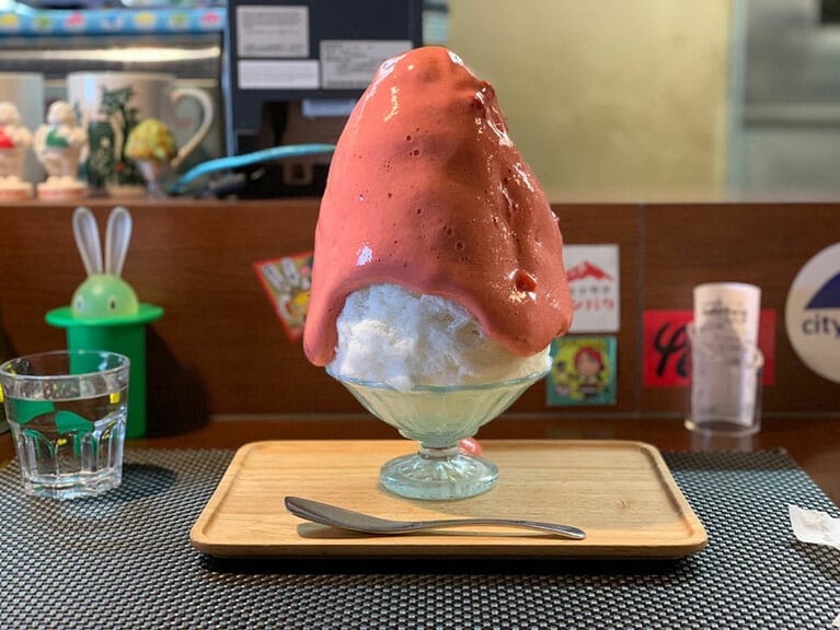 【ブンブンブラウカフェ】たまらなく美味！　イチゴエスプーマソース 800円。