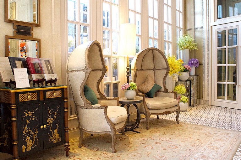 ウエスト・ミーツ・イーストの中国趣味な雰囲気をかもすロビーラウンジ。