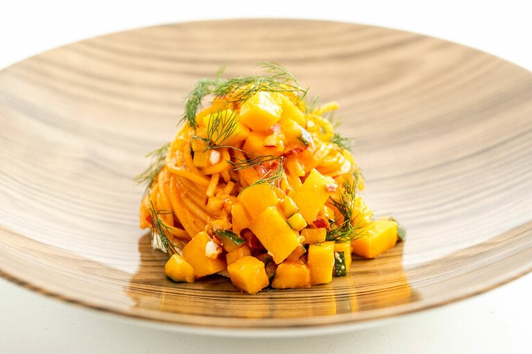 マンゴーソルスティス冷製パスタ 23ドル。