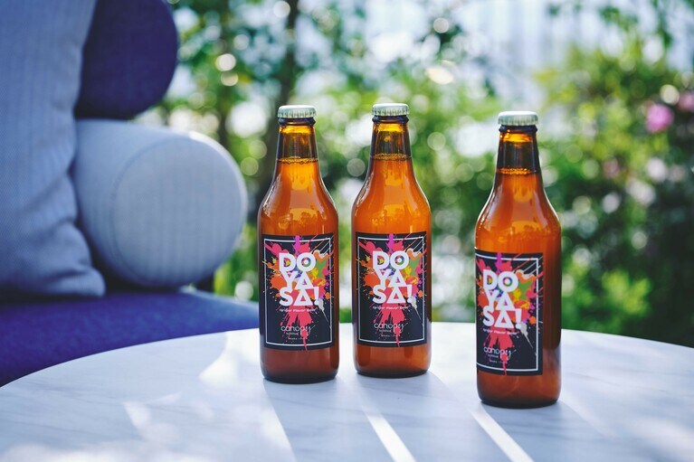 オリジナルデザインのポップなラベルが印象的なホテルオリジナルクラフトビール「DOYASA!」。