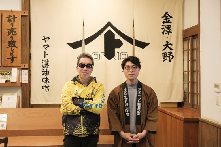 お話を聞いたヤマト醬油味噌の山本耕平さんと。