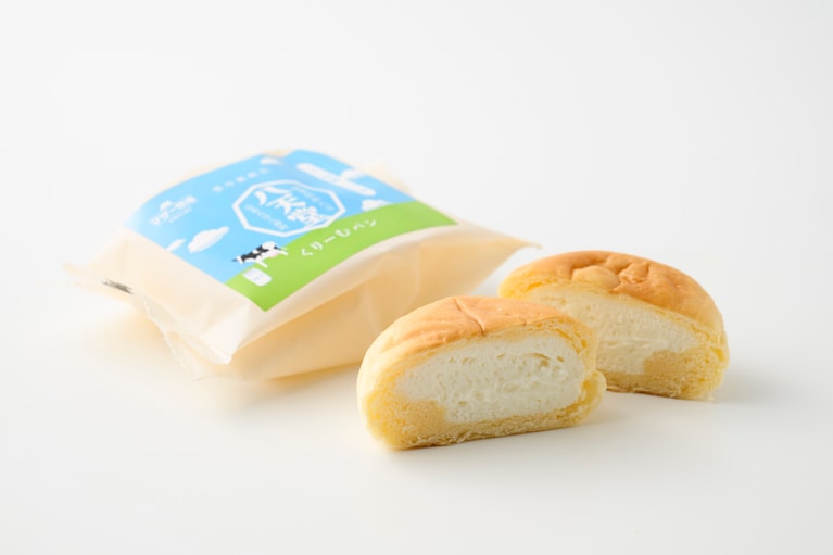 八天堂くりーむパン マザー牧場ミルク味 各360円。