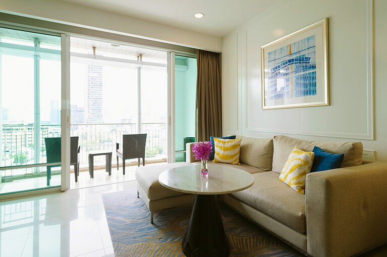 キングとツイン、2つの寝室を備えた“2ベッドルームスーペリアスイート”は127平米という広さ。12,000タイバーツ～（朝食付き）。