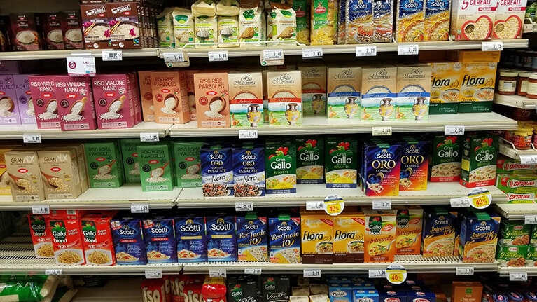 イタリアのスーパー。これ全部お米なんです！