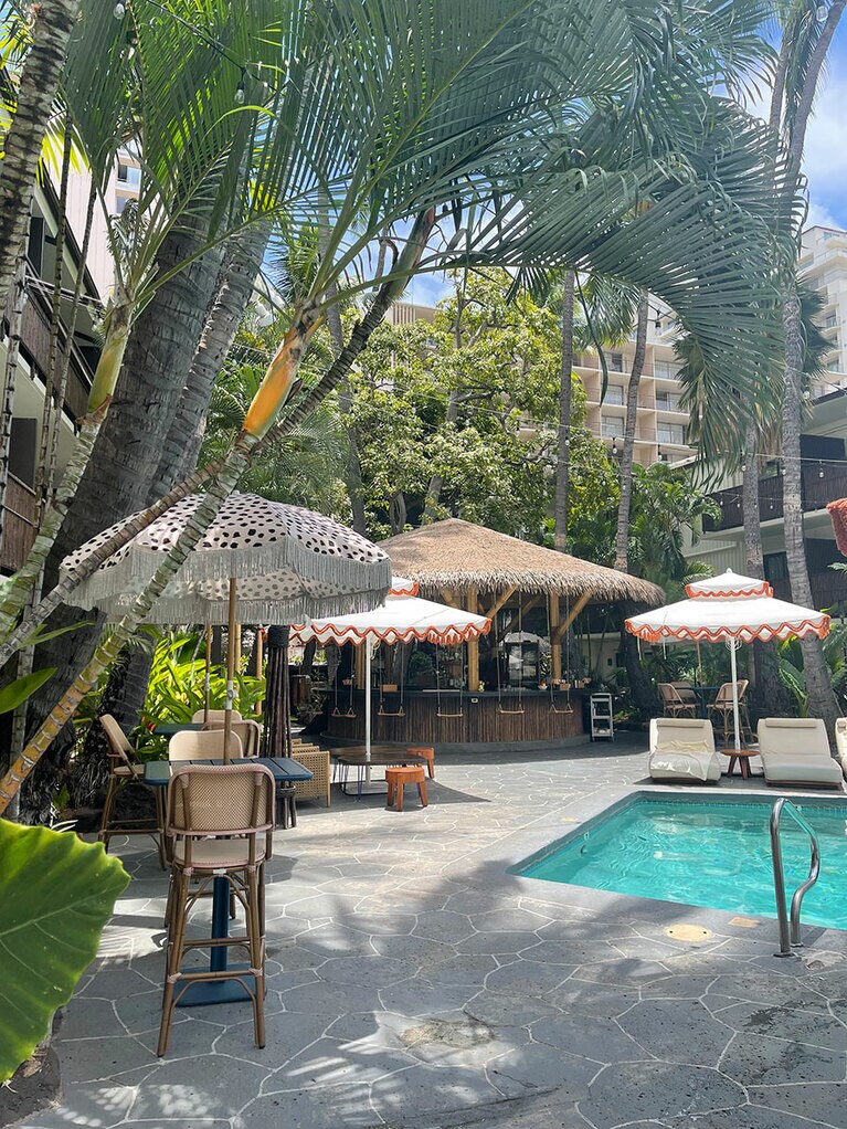 レトロ可愛いパラソルに、バカンス気分が高まります。