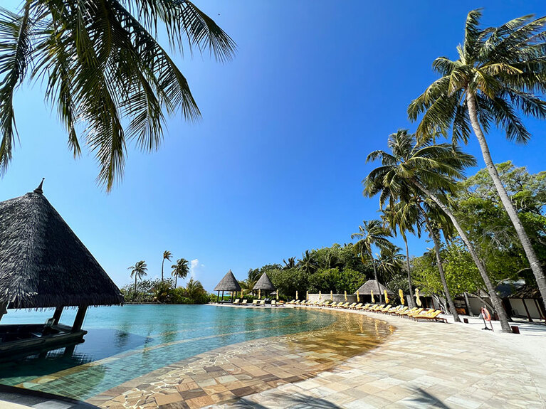 メインプールは、ビーチのように徐々に深くなっていく造り。