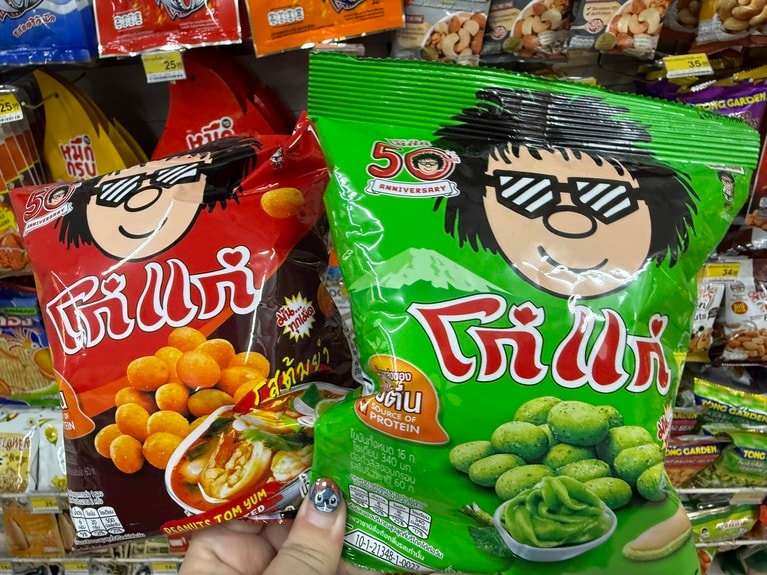 「Koh-Kae」のピーナッツスナック（各20バーツ）。