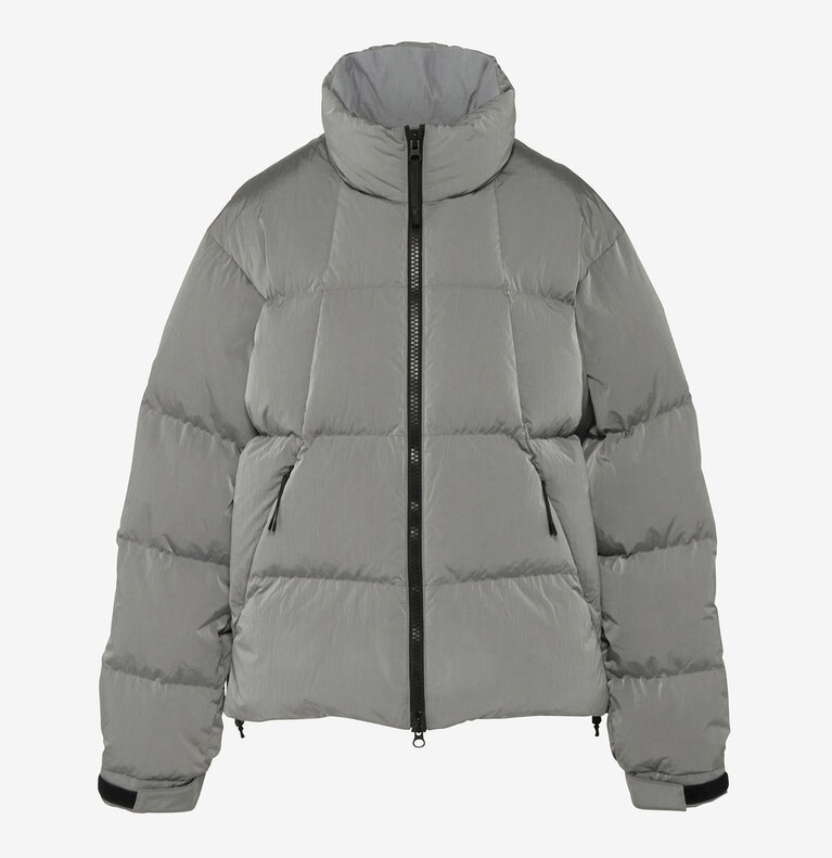 ゴールドウイン “ドープダイドリップルナイロンダウンジャケット（レディース）”／74,800円。