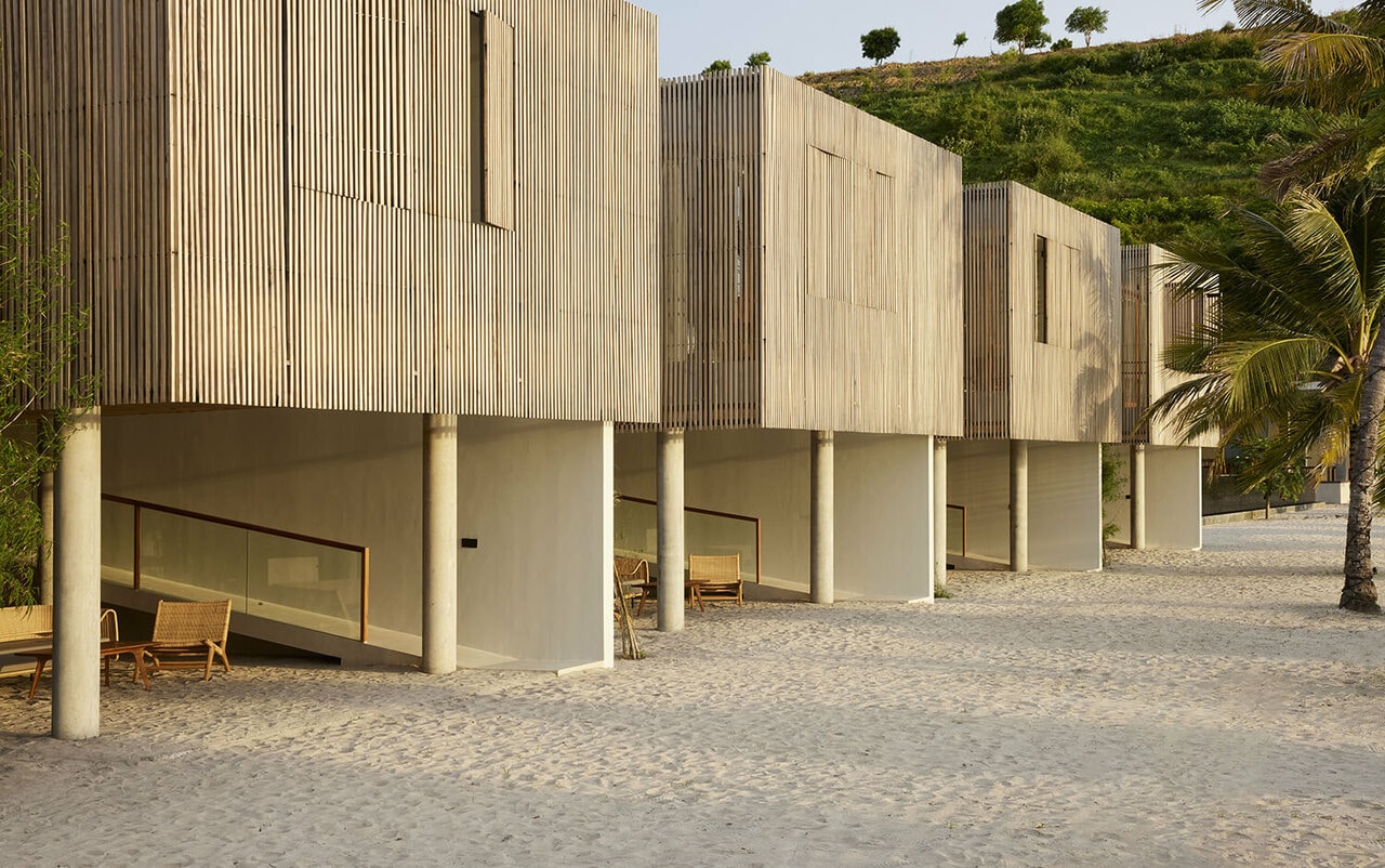 ルンブン様式をモダンにアレンジしたビーチハウス。