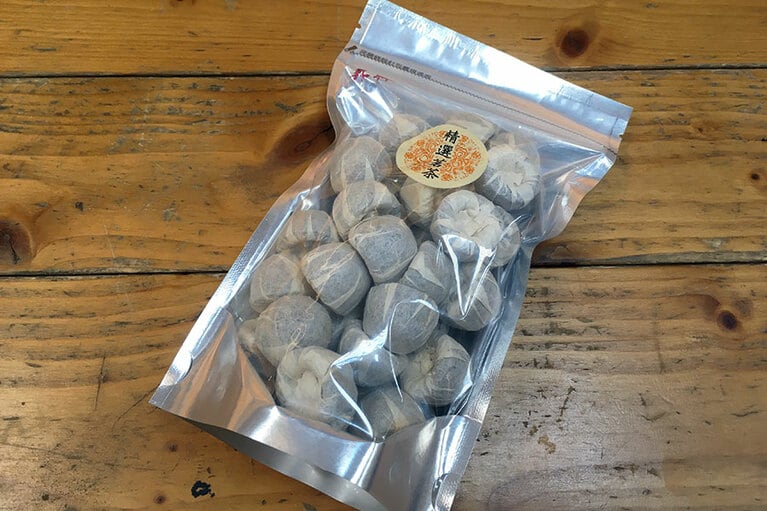 1袋 300元。1個で10杯分はお飲みいただけます。