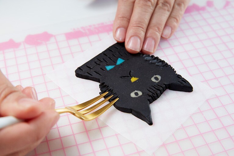 フォークで毛の部分を表現。