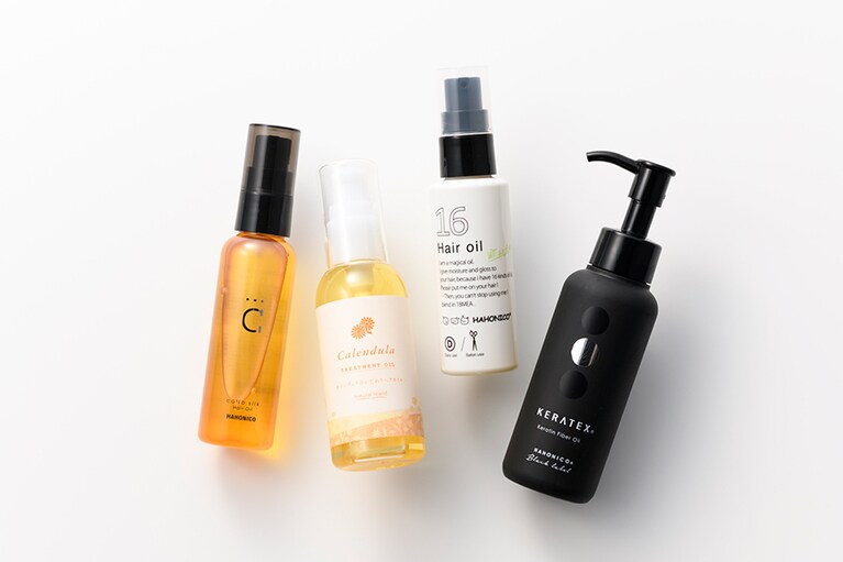 私が普段使っているヘアオイル。左から、「ハホニココラシルク18ヒートインオイル」 60ml 2,200円、「ナチュラルアイランド・カレンデュラのいたわりヘアオイル」81ml 2,365円、「ハホニコプロ ジュウロクユ」60ml 2,420円、「ハホニコ ケラテックスファイバーオイル」100ml 3,850円。
