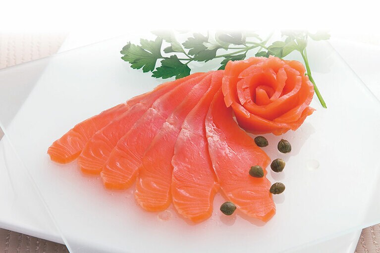 成城石井 スモークサーモンスライス 110g 税込1,178円。