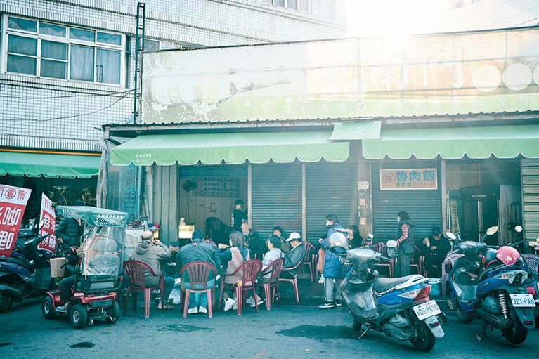 【東區】嘉義南門包氏炭燒杏仁茶（ジャーイーナンメンバオシータンシャオシンレンチャ）。