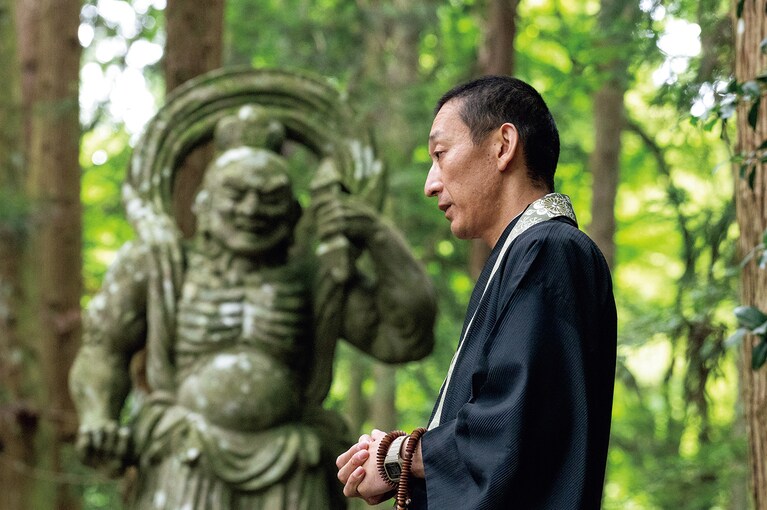「国東半島の寺は地元の人たちとともに米づくりをしながら寺を守ってきました。そうした歴史や文化を「ななつ星」の乗客の皆さんにもお伝えしています」と語る寺田豪淳法嗣。