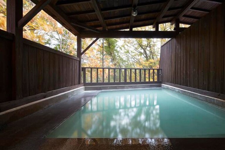 沼尻高原ロッジ［福島／猪苗代沼尻温泉］大浴場露天風呂。