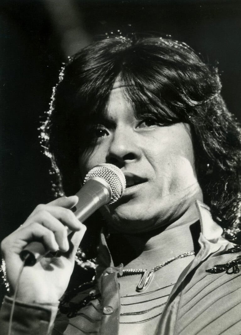 トーク中なのだろうか。歌唱中なのだろうか。どっちでもいいのだが、「どっちなんだろう」と考えるのが楽しいのだ。©文藝春秋写真部