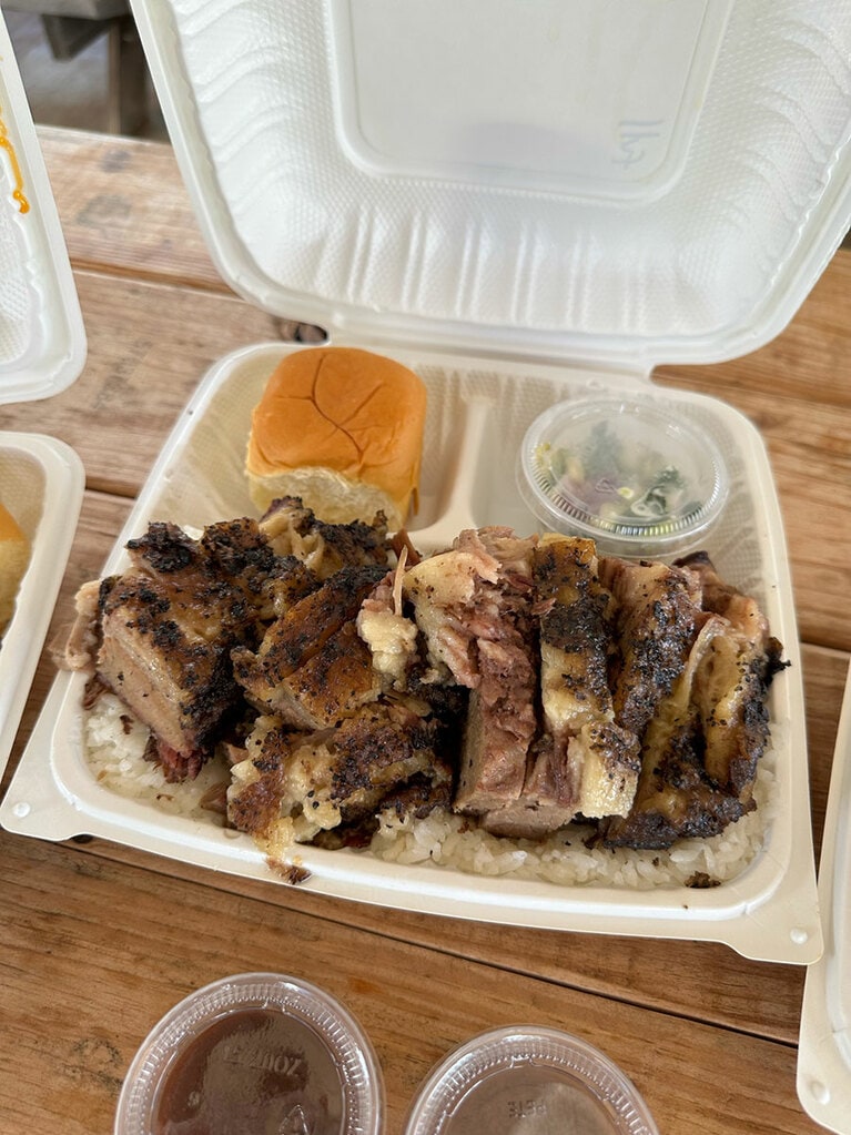 サイドには、サラダとスイートブレッド付き。