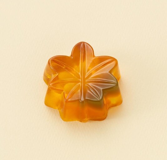 琥珀製「下染」。540円。