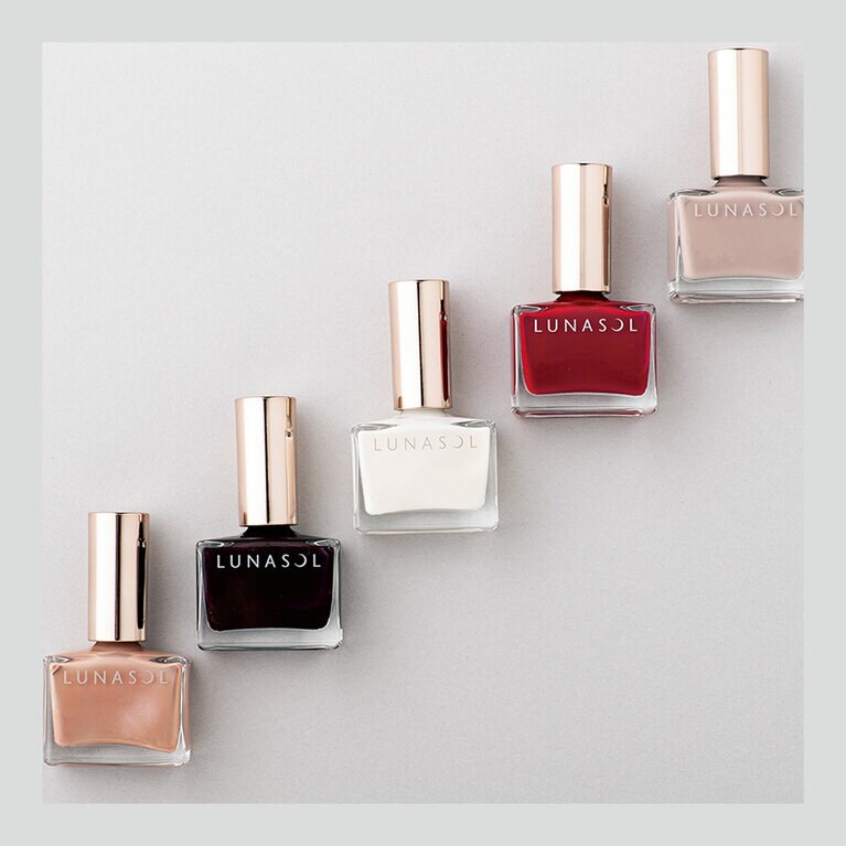 ルナソル ネイルポリッシュ。左から：08、05、09、06、07 各2,000円／カネボウ化粧品