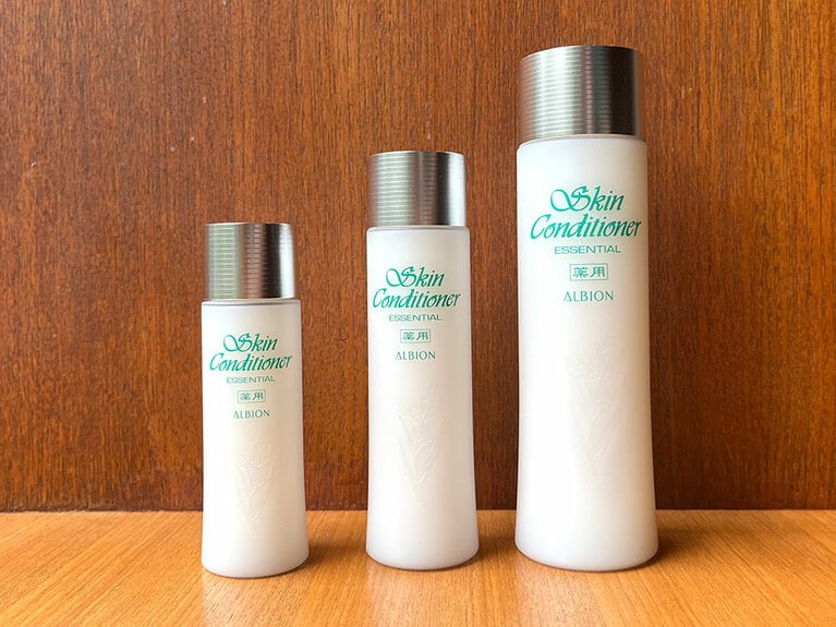 薬用スキンコンディショナー エッセンシャル N［医薬部外品］　110mL 3,850円、165mL 5,500円、330mL 9,350円／アルビオン