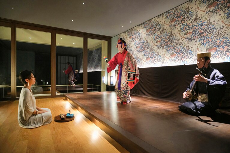 特別な客室で繰り広げられる歓待の宴。