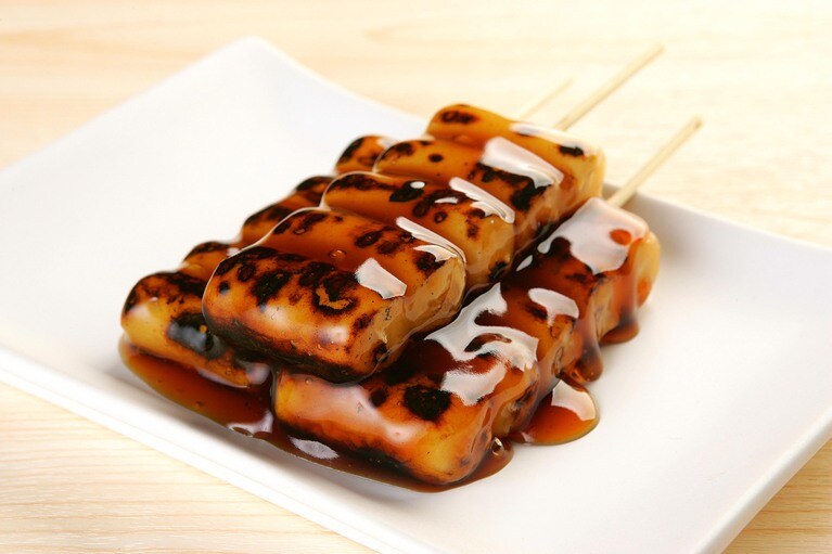 みたらし団子 1,200円（10本入り）。