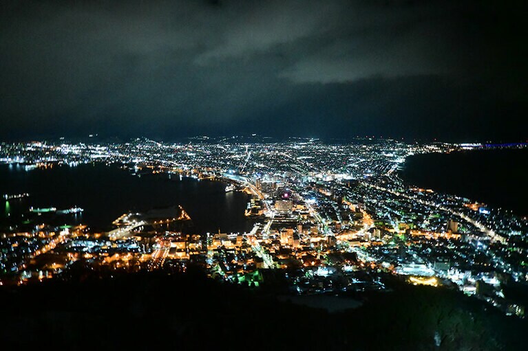 ロープウェイなら函館山の頂上まで約3分。