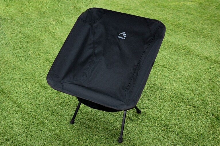 燃え広がりにくいローチェア 1,780円／ワークマン