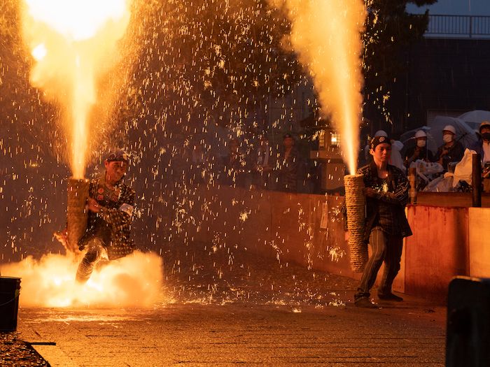 2006年から撮り続けている「手筒花火」　の写真。金武さんの夢はまだまだ終わらない　©金武武