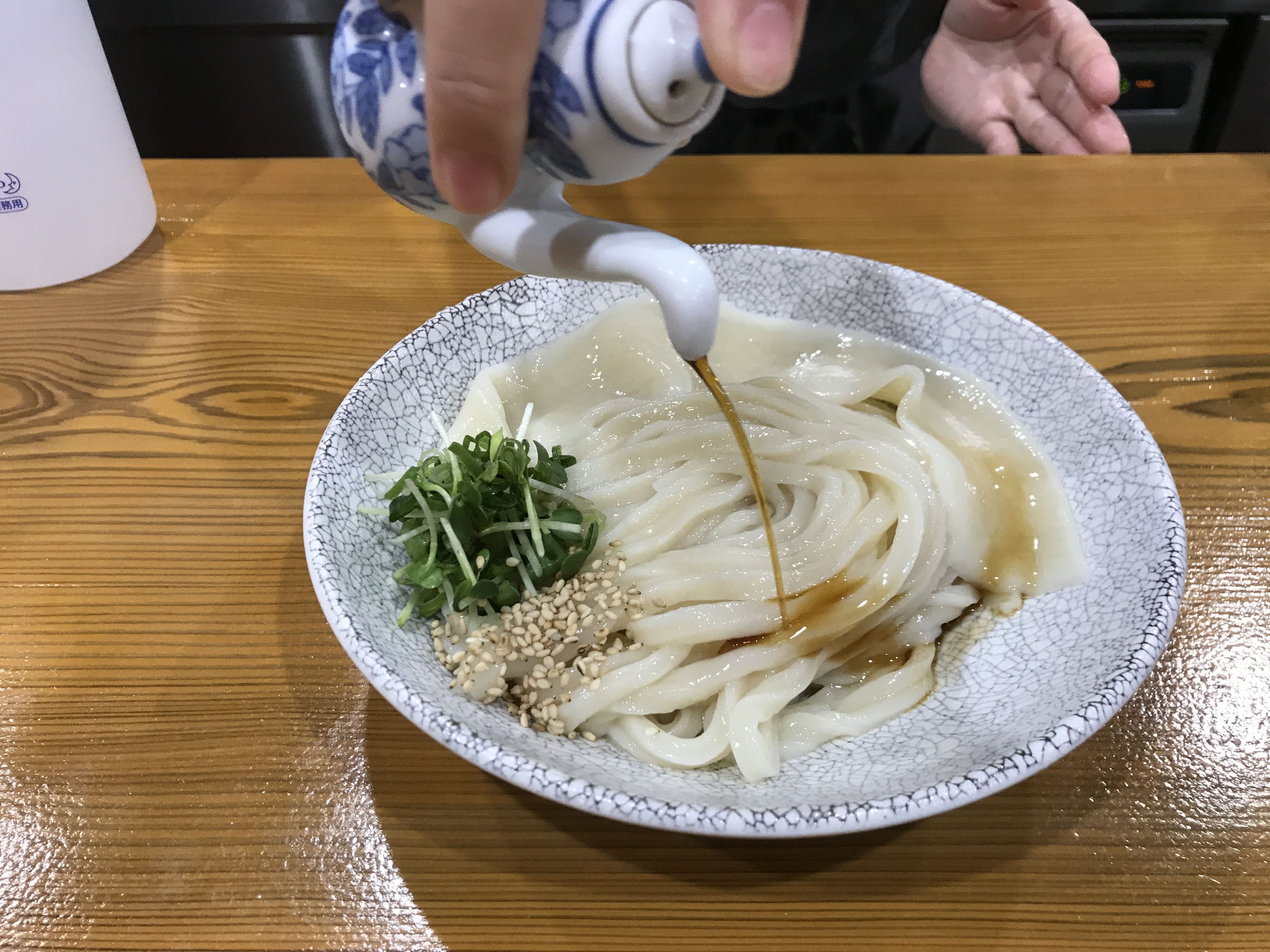 香川のだし醤油の鎌田醤油をかけまわしてもらった