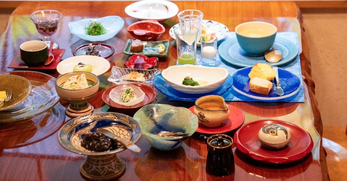 《島野菜で整える唯一無二の薬膳朝食》20皿50品目。那覇、小さなホテルで出合う朝【沖縄第一ホテル】の画像