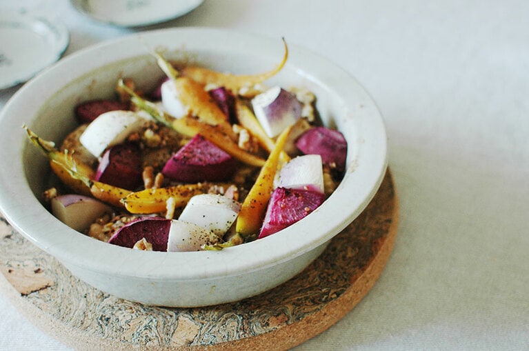 野菜をどっさりオーブンで焼き、そのままテーブルに。Photo：Yui Otani