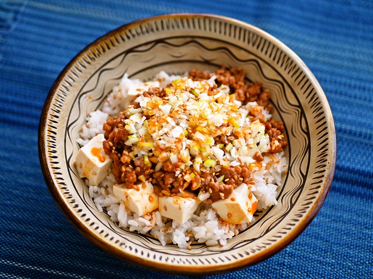 食べれば麻婆丼。