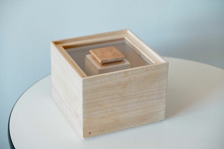 すっきりしたフォルムの米びつ(3kg) 6,380円／増田桐箱店