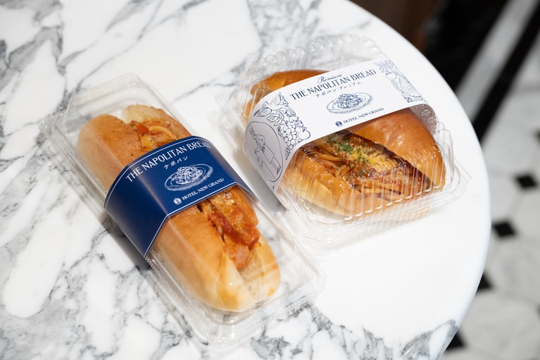 「ナポパン」756円、「ナポパン プレミアム」972円。