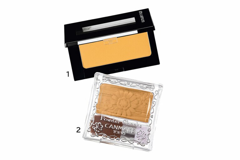 1：フェイスカラー M531　4,070円(ケース込み)／シュウ ウエムラ 
2：キャンメイク パウダーチークス PW40　605円／井田ラボラトリーズ