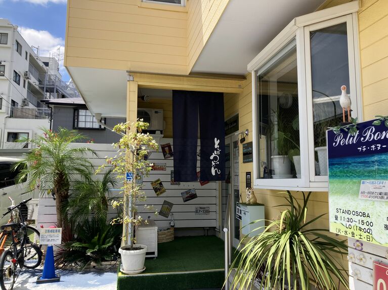 入口にはのれんが