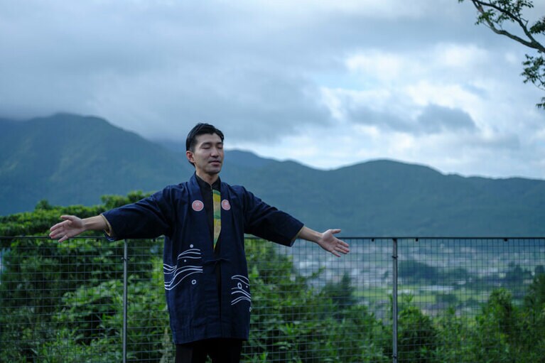 「界 由布院」オリジナルの現代湯治体操「棚田体操」で体を目覚めさせて。