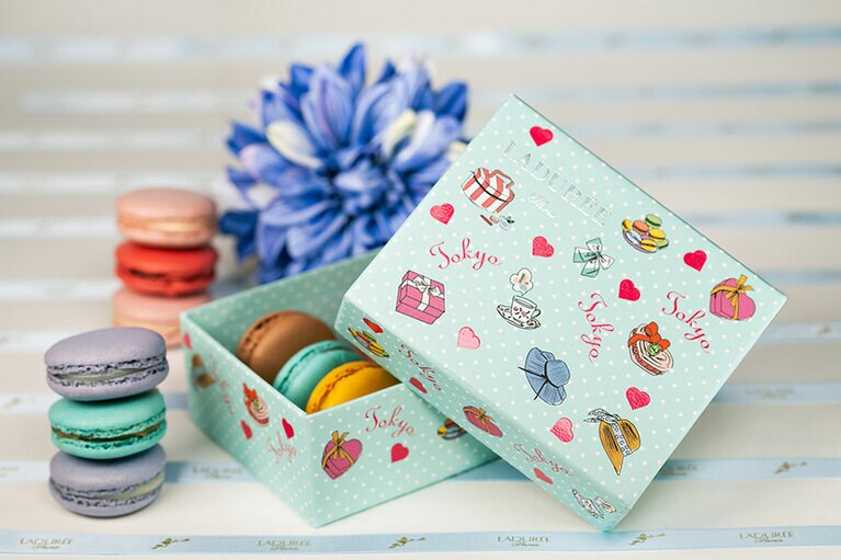 マカロンボックス“ラブリータイムin Tokyo”(マカロン6個入) 2,862円／ラデュレ グランスタ東京店