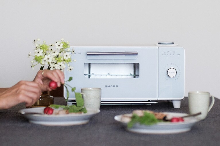 「ヘルシオ グリエ」H22.8×W41.2×D約30.6㎝ 約5.7kg AX-GR2-W 31,000円。