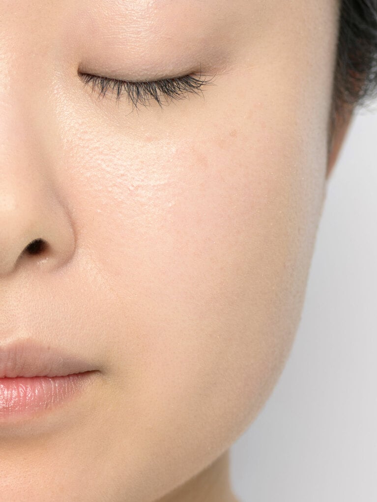 アンドビー グロウクッションファンデーション使用イメージ。