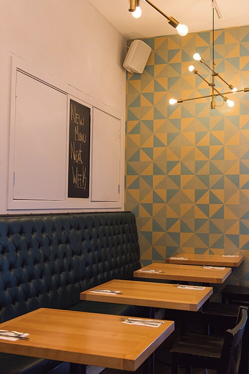 奥行きのあるカウンター。