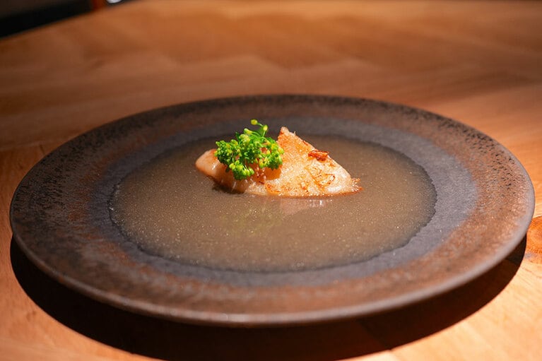 ヨシキリザメのフカヒレは濃厚な白湯スープとともに。