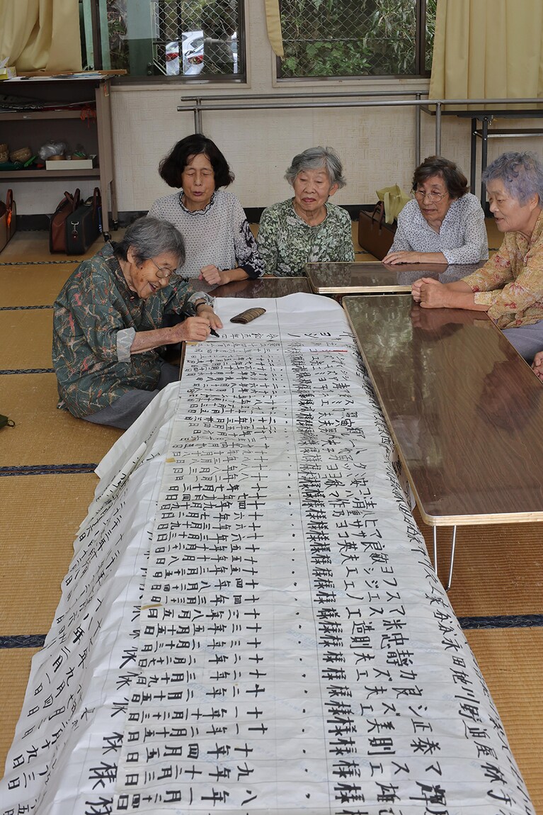 毎年、亡くなった仲間の名前を書き足していく。