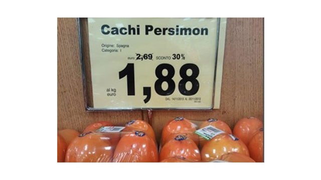 「Cachi」と書いてあります！　ちなみに英語だと「パーシモン(Persimmon)」。ゴルフクラブのヘッドの素材に柿の木を使うことから、ゴルフ好きにも馴染みの言葉だそう。